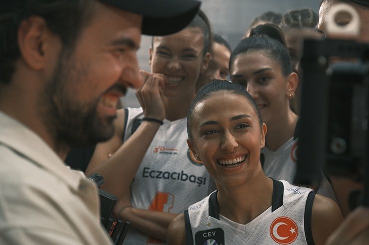 Eczacıbaşı Dynavit players on set